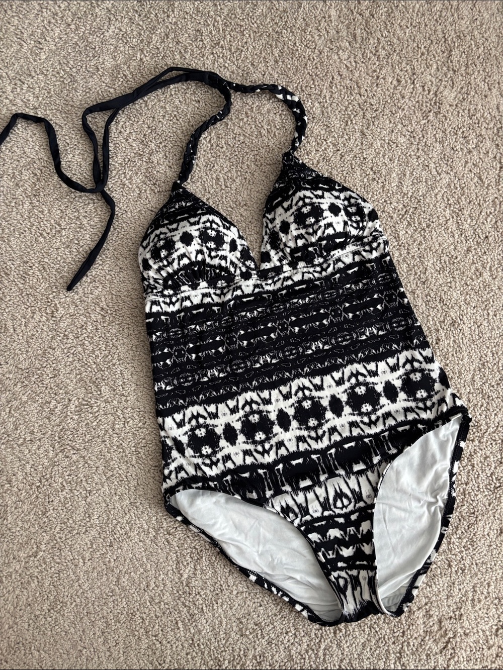 Badgley Mischka Black and White Patterned One-Piece swimsuit